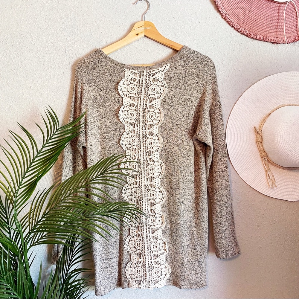“𝙲𝚞𝚝𝚎𝚕𝚢 𝙲𝚛𝚘𝚌𝚑𝚎𝚝“ comfy top.